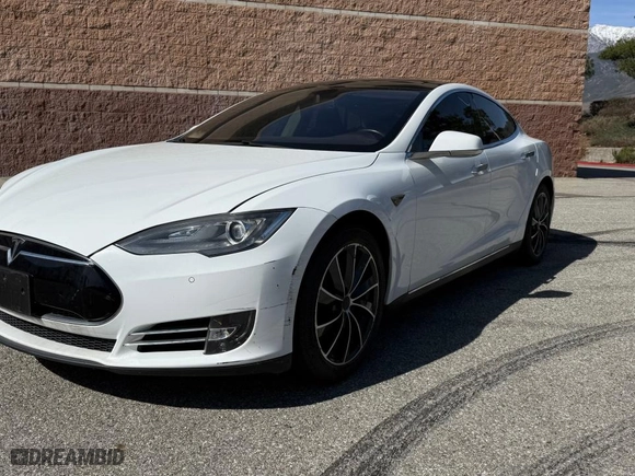 2013 Tesla Model S with VIN 5YJSA1CG8DFP12090, listed as a Copart auction lot 46125195 with 95035 miles and Clean Title. Bid and sale history available at carsss.com. Image 2.
