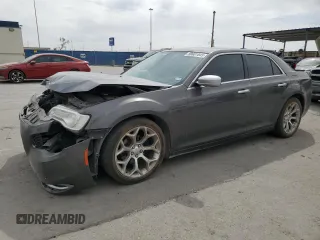 2017 Chrysler 300 C Platinum z VIN 2C3CCAPG0HH661231, wystawiony jako Copart lot #50681045 z przebiegiem 119 610 mil mil oraz Szkoda całkowita • Salvage title. Historia ofert i sprzedaży dostępna na DreamBid. Obrazek 1.