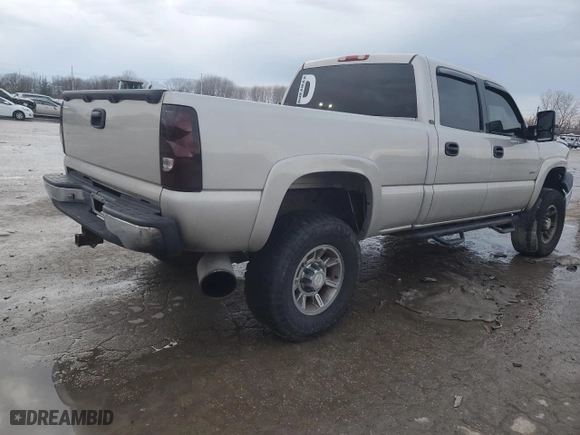 2006 Chevrolet Silverado 2500HD Work Truck with VIN 1GCHK23286F129664, listed as a Copart auction lot 88753615 with 180,940 mi miles and Salvage Title. Bid and sale history available at carsss.com. Image 3.