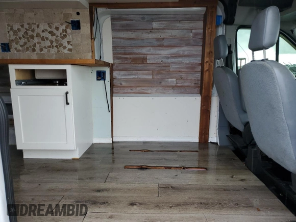 2019 Ford Transit с VIN 1FTYR3XM8KKA82456, выставлен на аукционе Copart как лот 75088664 с пробегом Не указан миль и Списание • Salvage title. История ставок и продаж доступна на DreamBid. Изображение 11.