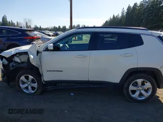 2020 Jeep Compass Latitude with VIN 3C4NJDBB8LT132715, listed as a IAAI auction lot 41756399 with 971 mi miles and . Bid and sale history available at carsss.com. Image 14.