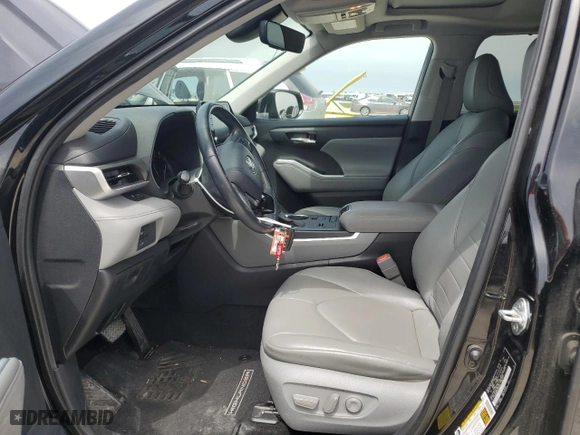 2020 Toyota Highlander XLE with VIN 5TDGZRAH9LS502911, listed as a Copart auction lot 51256955 with 84,424 mi miles and Salvage Title. Bid and sale history available at carsss.com. Image 7.