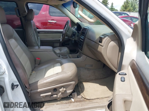 2003 Ford Explorer Eddie Bauer z VIN 1FMDU74K83UC53876, wystawiony jako IAAI lot #42502303 z przebiegiem 270 816 mil mil oraz . Historia ofert i sprzedaży dostępna na DreamBid. Obrazek 5.