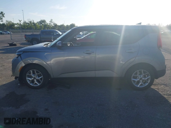 2022 Kia Soul LX with VIN KNDJ23AU7N7805591, listed as a IAAI auction lot 41800259 with 15,589 mi miles. Bid and sale history available at carsss.com. Image 15.