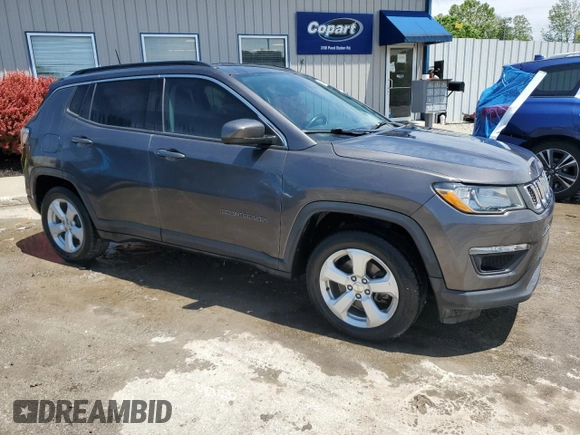 2018 Jeep Compass Latitude z VIN 3C4NJCBB0JT134143, wystawiony jako Copart lot #57228345 z przebiegiem 102 011 mil mil oraz Szkoda całkowita • Salvage title. Historia ofert i sprzedaży dostępna na DreamBid. Obrazek 4.