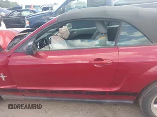 2007 Ford Mustang Deluxe with VIN 1ZVHT84NX75334058, listed as a IAAI auction lot 42187157 with Not provided miles and . Bid and sale history available at DreamBid. Image 13.
