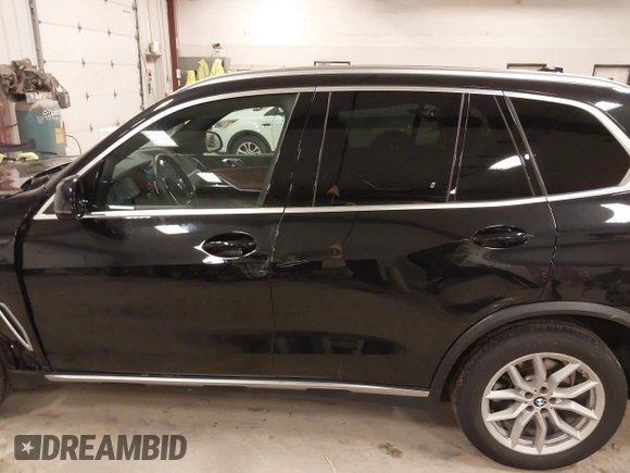 2023 BMW X5 xDrive40i with VIN 5UXCR6C08P9R88991, listed as a IAAI auction lot 41965881 with 33,136 mi miles. Bid and sale history available at carsss.com. Image 14.