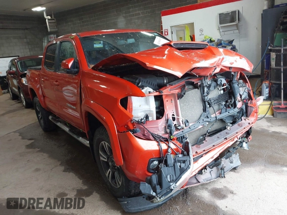 2017 Toyota Tacoma SR5 z VIN 5TFCZ5AN1HX060429, wystawiony jako IAAI lot #42305435 z przebiegiem 136 420 mil mil oraz . Historia ofert i sprzedaży dostępna na DreamBid. Obrazek 1.
