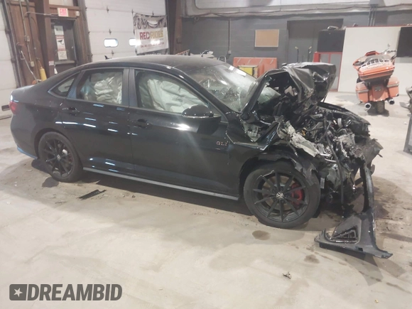 2025 Volkswagen Jetta GLI Autobahn z VIN 3VW2T7BU5SM021237, wystawiony jako IAAI lot #41271660 z przebiegiem 1092 mil mil oraz . Historia ofert i sprzedaży dostępna na DreamBid. Obrazek 1.