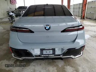 2023 BMW i7 xDrive60 z VIN WBY53EJ04PCM31425, wystawiony jako Copart lot #59719113 z przebiegiem 5414 mil mil oraz . Historia ofert i sprzedaży dostępna na DreamBid. Obrazek 6.