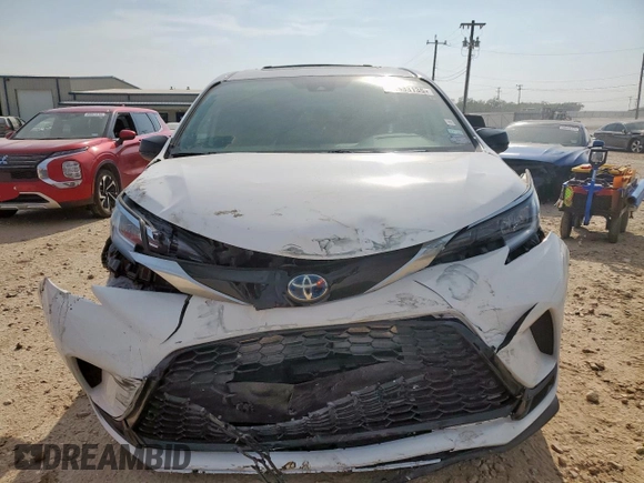 2021 Toyota Sienna XSE with VIN 5TDDRKECXMS011869, listed as a Copart auction lot 60333135 with 77,316 mi miles and Salvage title. Bid and sale history available at DreamBid. Image 5.