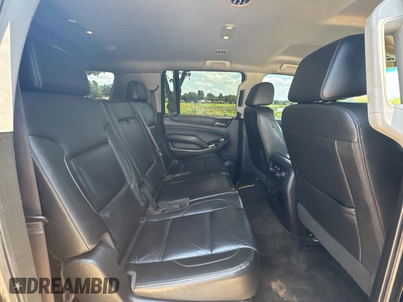 2017 Chevrolet Suburban LT z VIN 1GNSKHKC4HR207031, wystawiony jako Copart lot #62150635 z przebiegiem 209 342 mil mil oraz Czysty tytuł • Clean title. Historia ofert i sprzedaży dostępna na DreamBid. Obrazek 6.