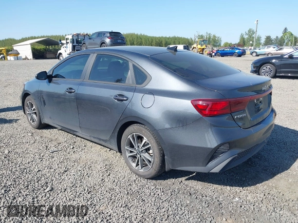 2023 Kia Forte LXS z VIN 3KPF24AD8PE585604, wystawiony jako IAAI lot #42098930 z przebiegiem 18 946 mil mil oraz . Historia ofert i sprzedaży dostępna na DreamBid. Obrazek 3.