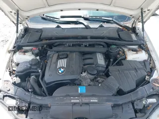 2009 BMW 3 Series 328i xDrive z VIN WBAPK53509A513170, wystawiony jako IAAI lot #42378731 z przebiegiem 194 493 mil mil oraz . Historia ofert i sprzedaży dostępna na DreamBid. Obrazek 10.