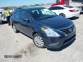 2017 Nissan Versa S Plus z VIN 3N1CN7AP0HL846049, wystawiony jako IAAI lot #41744366 z przebiegiem 56 324 mil mil oraz . Historia ofert i sprzedaży dostępna na DreamBid. Obrazek 1.