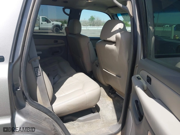 2000 Chevrolet New Tahoe LT with VIN 1GNEK13T7YJ185916, listed as a IAAI auction lot 42109831 with 205,165 mi miles. Bid and sale history available at carsss.com. Image 8.