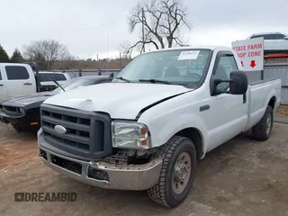 2005 Ford F-250 XL z VIN 1FTNF20585EB02605, wystawiony jako IAAI lot #41308941 z przebiegiem 223 607 mil mil oraz . Historia ofert i sprzedaży dostępna na DreamBid. Obrazek 6.