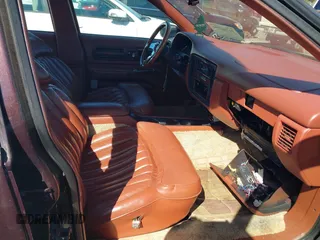 1996 Chevrolet Caprice Classic 1SA Special Value Pkg with VIN 1G1BL52P7TR146198, listed as a IAAI auction lot 41746994 with 1 mi miles. Bid and sale history available at carsss.com. Image 5.