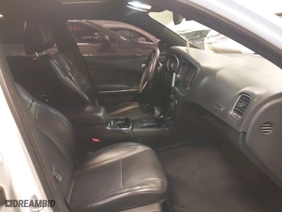 2016 Dodge Charger SXT with VIN 2C3CDXJG6GH282127, listed as a IAAI auction lot 41591877 with 82,331 mi miles. Bid and sale history available at carsss.com. Image 5.
