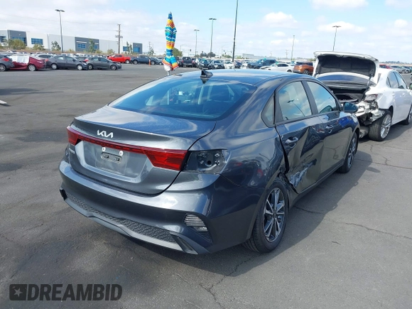 2023 Kia Forte LXS z VIN 3KPF24AD6PE578103, wystawiony jako IAAI lot #42131745 z przebiegiem 42 003 mil mil oraz . Historia ofert i sprzedaży dostępna na DreamBid. Obrazek 4.