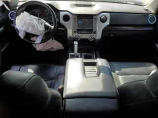2017 Toyota Tundra Limited с VIN 5TFHW5F15HX645342, выставлен на аукционе Copart как лот 53856595 с пробегом 142 099 миль миль и Списание • Salvage title. История ставок и продаж доступна на DreamBid. Изображение 8.