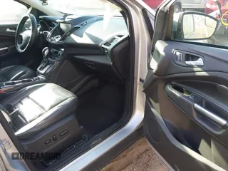 2015 Ford Escape Titanium z VIN 1FMCU0J91FUC41531, wystawiony jako IAAI lot #41903203 z przebiegiem 118 962 mil mil oraz . Historia ofert i sprzedaży dostępna na DreamBid. Obrazek 5.