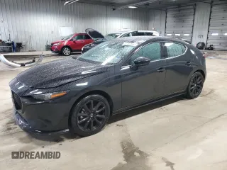 2025 Mazda 3 Premium Plus z VIN JM1BPBNY8S1778168, wystawiony jako Copart lot #59202695 z przebiegiem 907 mil mil oraz Szkoda całkowita • Salvage title. Historia ofert i sprzedaży dostępna na DreamBid. Obrazek 1.