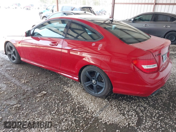 2014 Mercedes-Benz C 250 с VIN WDDGJ4HB8EG292493, выставлен на аукционе IAAI как лот 42032308 с пробегом 117 183 миль миль и . История ставок и продаж доступна на DreamBid. Изображение 3.