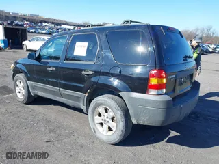 2005 Ford Escape XLT with VIN 1FMYU931X5KB23022, listed as a IAAI auction lot 41758560 with 193,107 mi miles. Bid and sale history available at carsss.com. Image 3.