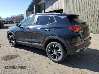 2020 Buick Encore GX Select z VIN KL4MMDSL2LB096513, wystawiony jako Copart lot #50428735 z przebiegiem 58 101 mil mil oraz Czysty tytuł • Clean title. Historia ofert i sprzedaży dostępna na DreamBid. Obrazek 2.