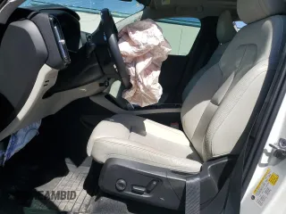 2021 Volvo XC40 Inscription с VIN YV4162UL0M2547716, выставлен на аукционе Copart как лот 48886655 с пробегом Не указан миль и Списание • Salvage title. История ставок и продаж доступна на DreamBid. Изображение 7.