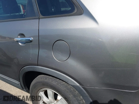 2012 Kia Sorento LX z VIN 5XYKT4A13CG286746, wystawiony jako IAAI lot #42427794 z przebiegiem 233 627 mil mil oraz . Historia ofert i sprzedaży dostępna na DreamBid. Obrazek 12.