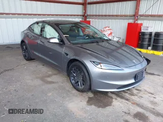 2025 Tesla Model 3 Long Range z VIN 5YJ3E1EB4SF943771, wystawiony jako IAAI lot #42330181 z przebiegiem 3 533 mil mil oraz . Historia ofert i sprzedaży dostępna na DreamBid. Obrazek 1.