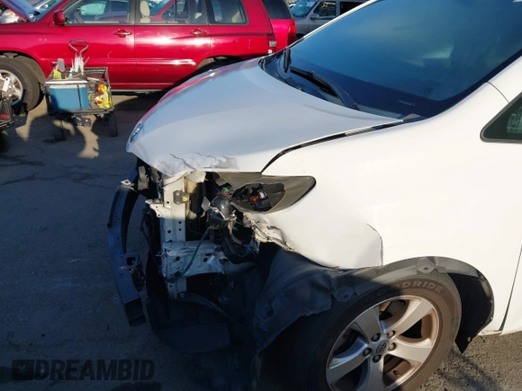 2014 Toyota Sienna LE AAS z VIN 5TDKK3DC9ES460142, wystawiony jako IAAI lot #42140187 z przebiegiem 150 616 mil mil oraz . Historia ofert i sprzedaży dostępna na DreamBid. Obrazek 6.