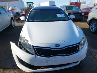 2013 Kia Optima SX w/Limited Pkg with VIN 5XXGR4A61DG112602, listed as a IAAI auction lot 41847204 with 197,828 mi miles. Bid and sale history available at carsss.com. Image 12.