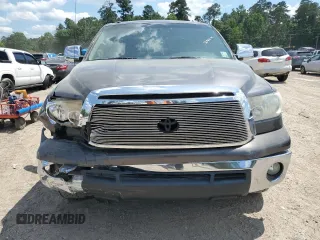 2013 Toyota Tundra z VIN 5TFEM5F13DX060407, wystawiony jako Copart lot #56906595 z przebiegiem 226 651 mil mil oraz Szkoda całkowita • Salvage title. Historia ofert i sprzedaży dostępna na DreamBid. Obrazek 5.