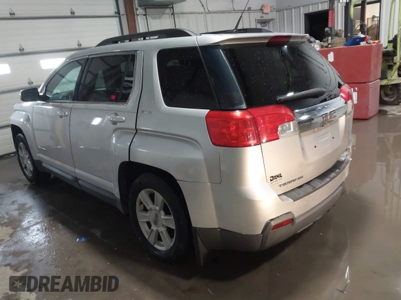 2010 GMC Terrain SLE-2 z VIN 2CTFLEEW0A6391742, wystawiony jako IAAI lot #41607448 z przebiegiem 181 922 mil mil oraz . Historia ofert i sprzedaży dostępna na DreamBid. Obrazek 3.