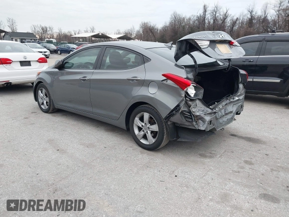 2013 Hyundai Elantra GLS z VIN 5NPDH4AE8DH383903, wystawiony jako IAAI lot #41104952 z przebiegiem 98 747 mil mil oraz . Historia ofert i sprzedaży dostępna na DreamBid. Obrazek 3.
