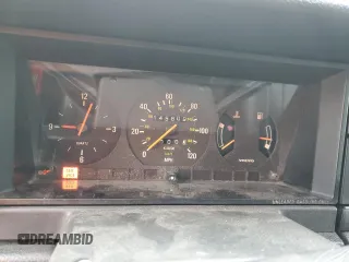 1993 Volvo 240 z VIN YV1AW8801P1942014, wystawiony jako Copart lot #69491174 z przebiegiem 145 809 mil mil oraz Szkody całkowita. Historia ofert i sprzedaży dostępna na DreamBid. Obrazek 9.