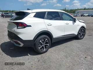 2023 Kia Sportage EX z VIN KNDPVCAG9P7095057, wystawiony jako IAAI lot #42016214 z przebiegiem 8 789 mil mil oraz . Historia ofert i sprzedaży dostępna na DreamBid. Obrazek 4.