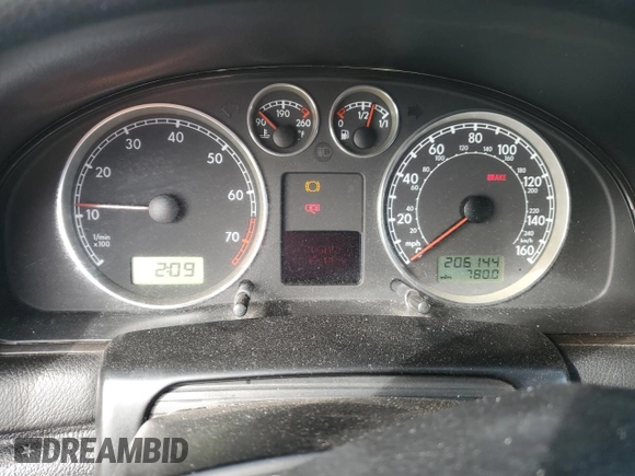 2003 Volkswagen Passat GLS z VIN WVWPD63BX3P113713, wystawiony jako Copart lot #46002415 z przebiegiem 206 144 mil mil oraz Szkoda całkowita • Salvage title. Historia ofert i sprzedaży dostępna na DreamBid. Obrazek 9.