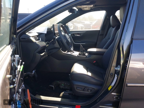 2024 Toyota RAV4 XSE with VIN JTMFB3FV3RD219968, listed as a IAAI auction lot 41305521 with 971 mi miles and . Bid and sale history available at DreamBid. Image 5.