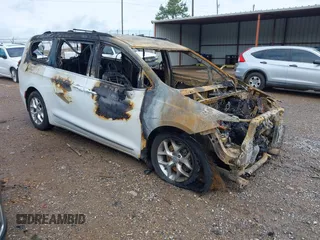 2020 Chrysler Pacifica Touring L z VIN 2C4RC1BG2LR115935, wystawiony jako IAAI lot #42244837 z przebiegiem Nie podano mil oraz . Historia ofert i sprzedaży dostępna na DreamBid. Obrazek 1.