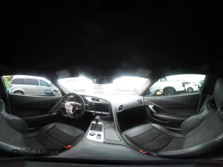 2015 Chevrolet Corvette Z06 3LZ z VIN 1G1YU2D67F5603369, wystawiony jako IAAI lot #42193440 z przebiegiem 17 618 mil mil oraz . Historia ofert i sprzedaży dostępna na DreamBid. Obrazek 19.