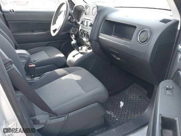2009 Jeep Patriot Sport with VIN 1J4FT28B39D158917, listed as a IAAI auction lot 41727265 with 59,684 mi miles. Bid and sale history available at carsss.com. Image 5.