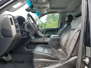 2019 GMC Sierra 3500HD Denali z VIN 1GT42WEY6KF240456, wystawiony jako Copart lot #58896115 z przebiegiem 67 144 mil mil oraz Czysty tytuł • Clean title. Historia ofert i sprzedaży dostępna na DreamBid. Obrazek 7.