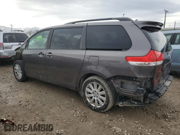 2013 Toyota Sienna XLE z VIN 5TDDK3DC1DS050345, wystawiony jako Copart lot #49737225 z przebiegiem 125 247 mil mil oraz Szkoda całkowita • Salvage title. Historia ofert i sprzedaży dostępna na DreamBid. Obrazek 2.