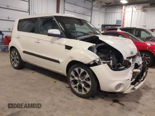 2013 Kia Soul ! with VIN KNDJT2A63D7499657, listed as a IAAI auction lot 41430292 with 120,102 mi miles. Bid and sale history available at carsss.com. Image 1.
