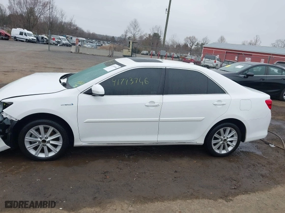 2014 Toyota Camry Hybrid LE with VIN 4T1BD1FK1EU102768, listed as a IAAI auction lot 41793746 with 157,015 mi miles. Bid and sale history available at carsss.com. Image 15.