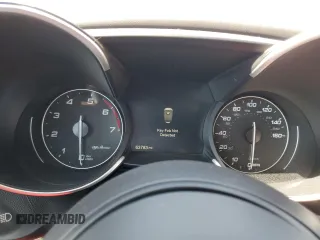 2022 Alfa Romeo Giulia Veloce z VIN ZARFAMBN6N7657347, wystawiony jako Copart lot #52584765 z przebiegiem 63 783 mil mil oraz Nie do naprawy. Historia ofert i sprzedaży dostępna na DreamBid. Obrazek 9.